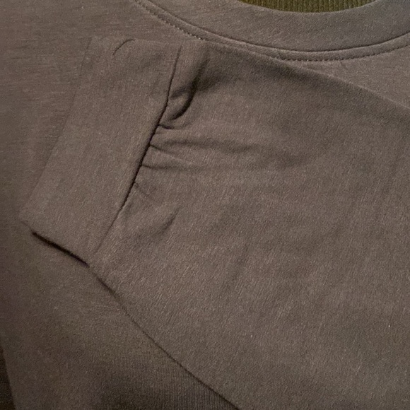 Feathers Pajamas Loungewear Navy Blue Sweatshirt Material Top & Shorts L NWOT - Picture 4 of 8